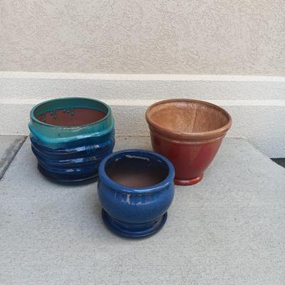 3 CLAY FLOWER POTS