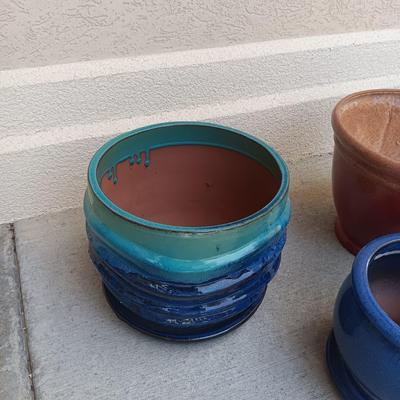 3 CLAY FLOWER POTS