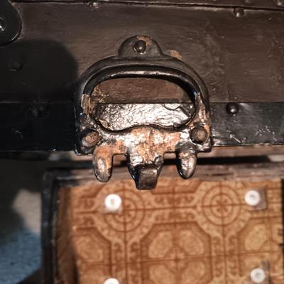 CUSHIONED TOP SMALLER TRUNK AND A RUSTIC CROSS