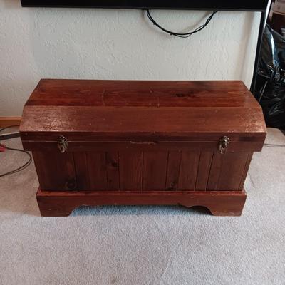 WOODEN TRUNK WITH SLIDING SHELF