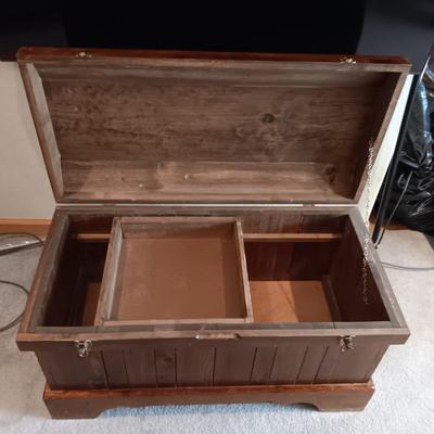 WOODEN TRUNK WITH SLIDING SHELF