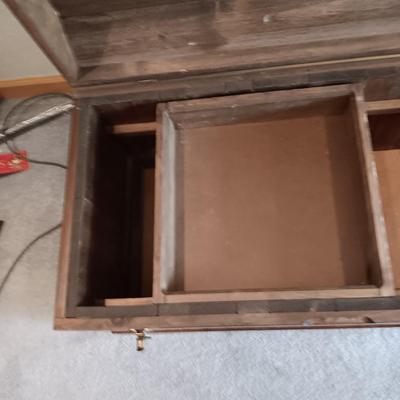 WOODEN TRUNK WITH SLIDING SHELF
