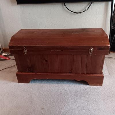 WOODEN TRUNK WITH SLIDING SHELF