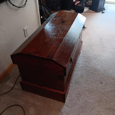 WOODEN TRUNK WITH SLIDING SHELF