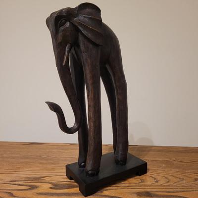 Carved Wooden Sculptures and Faux Plants (UGB3-EL)