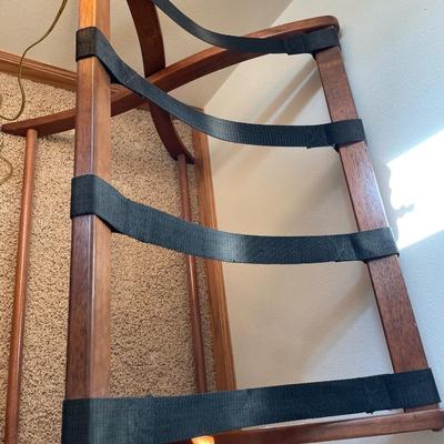 Table lamp and suitcase holder