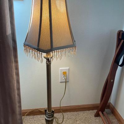 Table lamp and suitcase holder