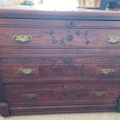 Vintage 3 drawer dresser