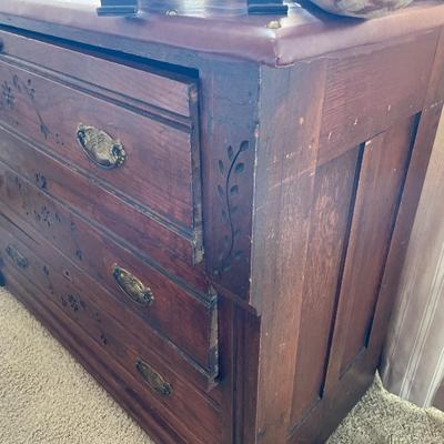 Vintage 3 drawer dresser