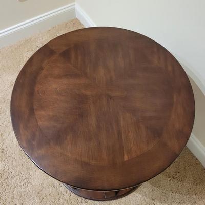 Contemporary Round Slatted End Table (UGB1-EL)