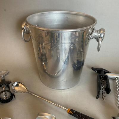K1077 Aluminum Wine Bucket with Houdini Wine opening Accessories