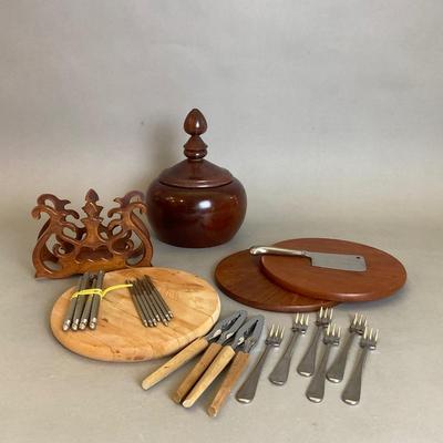 1079 Wooden Nut and Cheese Lot with Accessories