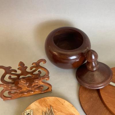 1079 Wooden Nut and Cheese Lot with Accessories