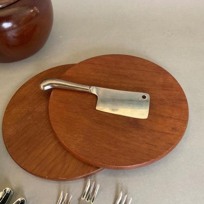 1079 Wooden Nut and Cheese Lot with Accessories