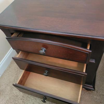 Broyhill Solid Wood Night Stand (UGB1-EL)