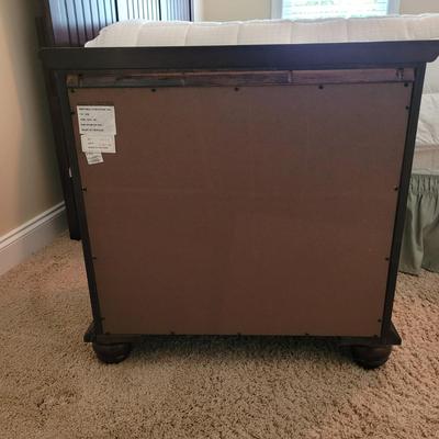 Broyhill Solid Wood Night Stand (UGB1-EL)