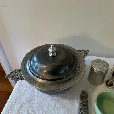Assorted Kitchen Items (K)