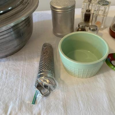 Assorted Kitchen Items (K)