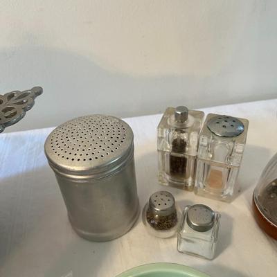 Assorted Kitchen Items (K)