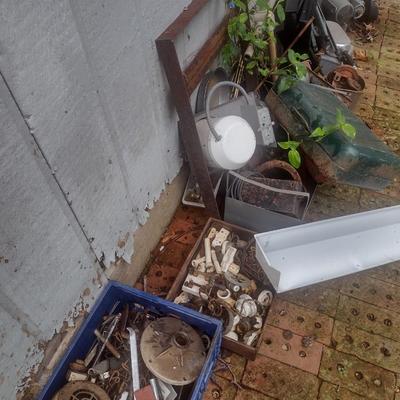 Large Collection of Metal Salvage (See all Pictures for Entire Area)