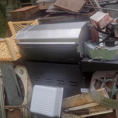 Large Collection of Metal Salvage (See all Pictures for Entire Area)