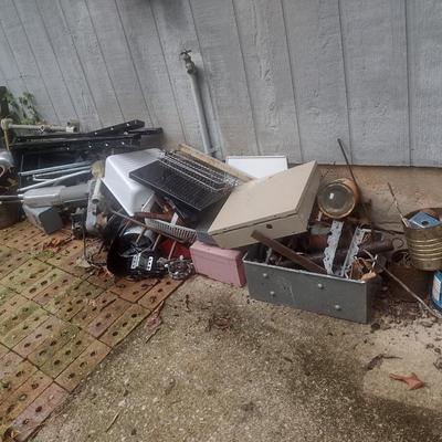 Large Collection of Metal Salvage (See all Pictures for Entire Area)