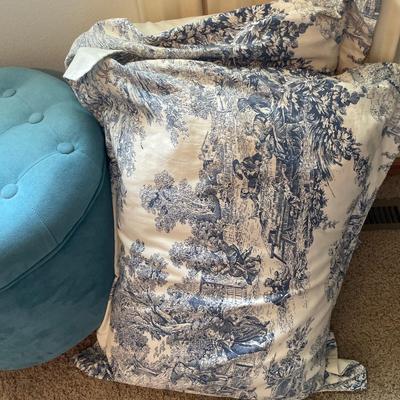 Teal storage stool with pillows