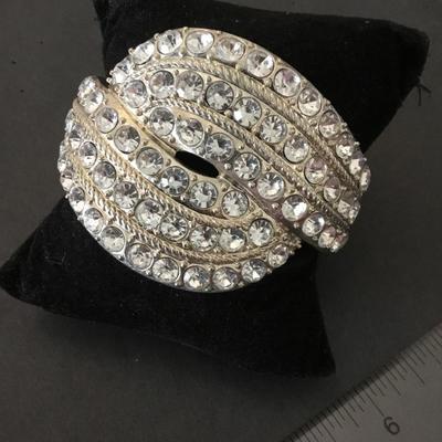 Beautiful vintage silver tone rhinestone hinged statement bracelet