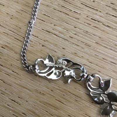 Beautiful vintage Coro, silver tone, leaf choker necklace excellent condition