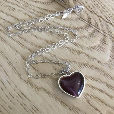 Vintage Avon cat’s-eye, heart birthstone necklace, purple, February 16 inch