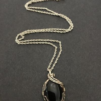 Vintage Silver tone and black onyx wire, wrapped pendant necklace