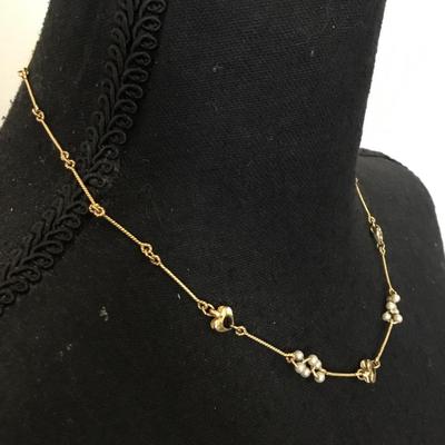 Beautiful, vintage, dainty gold tone, heart faux , pearl necklace