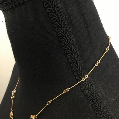 Beautiful, vintage, dainty gold tone, heart faux , pearl necklace