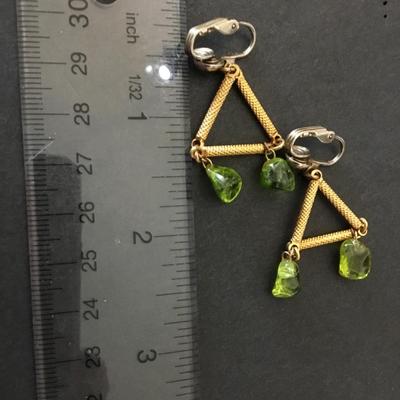 Vintage gold tone triangle peridot gemstone clip on dangle earrings