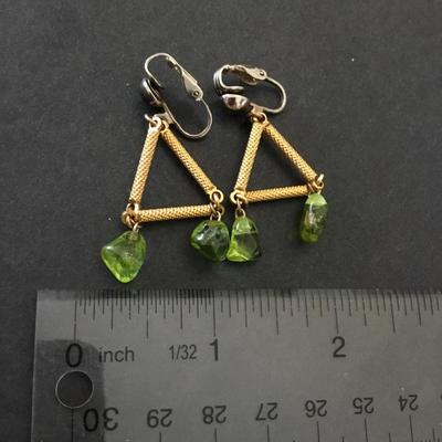 Vintage gold tone triangle peridot gemstone clip on dangle earrings