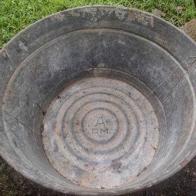 Large Galvanized Washtub and Galvanized Pail