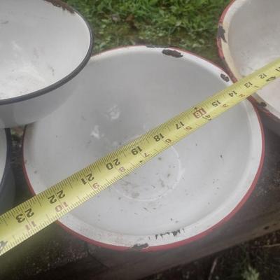 Nice Assortment of Vintage Enameled Metal Bowls