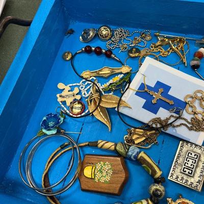 Lot of Costume Jewelry (B1)