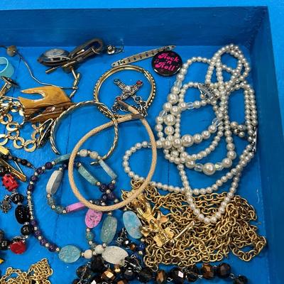 Lot of Costume Jewelry (B1)