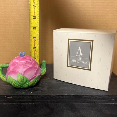 Sale Photo Thumbnail #193: Collection of 1995 Avon mini teapots. Peony teapot comes with box
