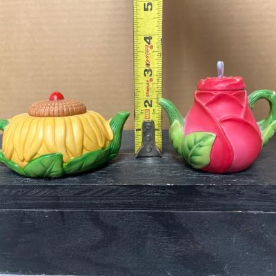 Sale Photo Thumbnail #192: Collection of 1995 Avon mini teapots. Peony teapot comes with box