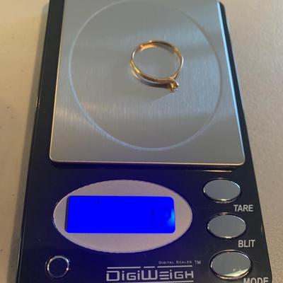 10k Estate Ring - 1.2 Grams - Ring Size 7.5