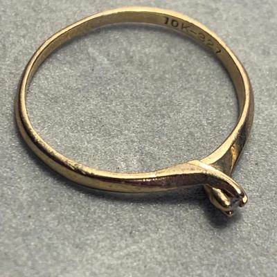 10k Estate Ring - 1.2 Grams - Ring Size 7.5