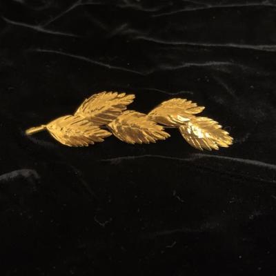 Sale Photo Thumbnail #215: Gold laurel leaf pin, gold leaf brooch, gold leaf/pearl pin,  4 leaf clover pin, and Lapis leaf pin