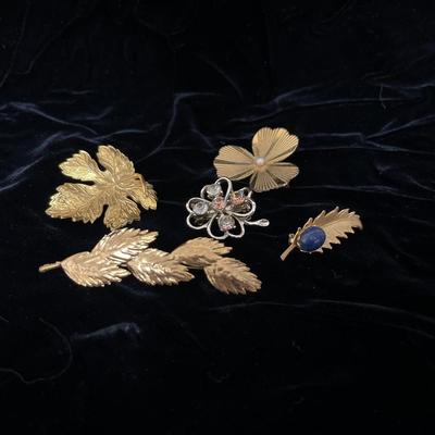 Sale Photo Thumbnail #214: Gold laurel leaf pin, gold leaf brooch, gold leaf/pearl pin,  4 leaf clover pin, and Lapis leaf pin