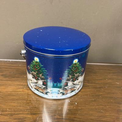 Nice Christmas Tree Tin in Good Condition