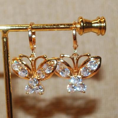 7 Clear Stones Butterfly Earrings Set (¾" x ¾") with Huggie Clasp
