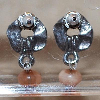 Small Hammered Silver Tone Metal with Single Brown Bead Earrings (¾") and Stud Clasp