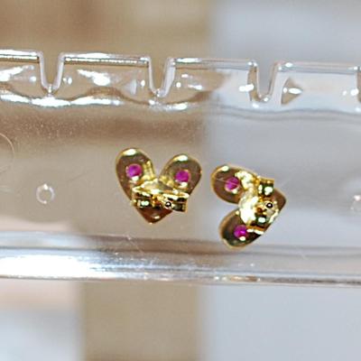 Cranberry Red Stones HEART Earrings (½" x ½") on a Gold Tone Stud Clasp
