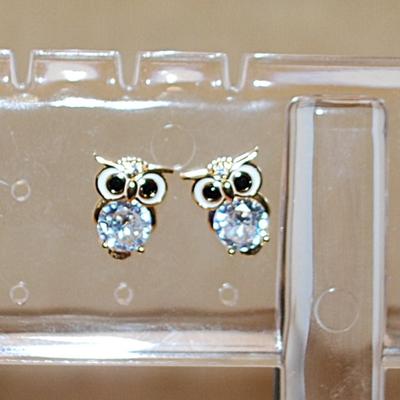 Black-Eyed OWLS with a Clear Round Stone Earrings (½" x ½") on a Gold Tone Stud Clasp